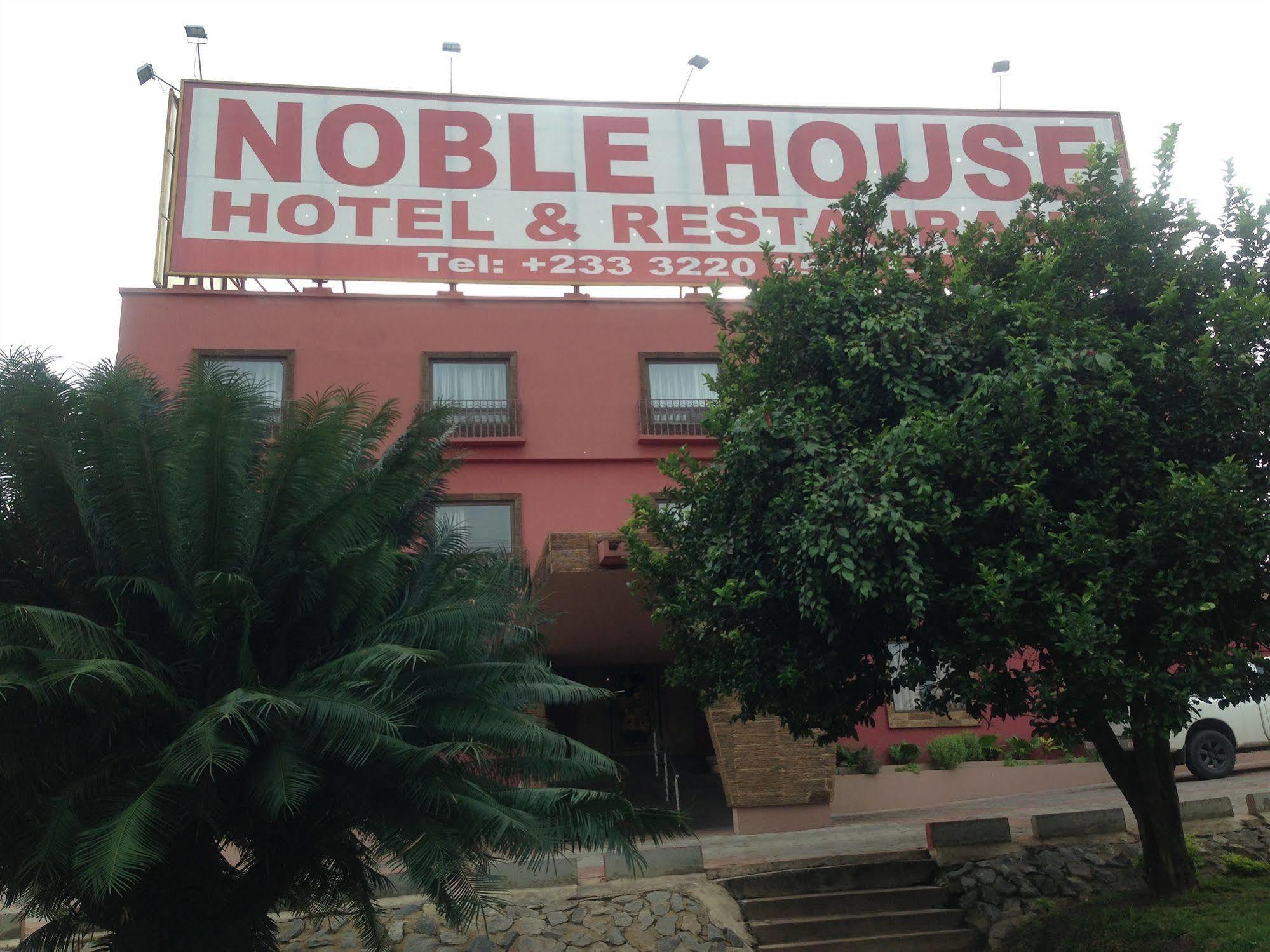 Noble House Hotel 쿠마시 외부 사진